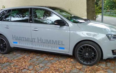 Dezente Fahrzeugbeschriftung für Bausachverständiger Hartmut Hummel