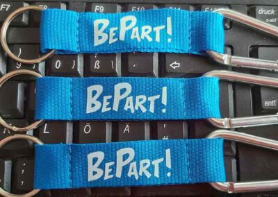 Bedruckte Schüsselbänder mit Karabiner und Schlüsselring für BePART! aus Kirchheim unter Teck